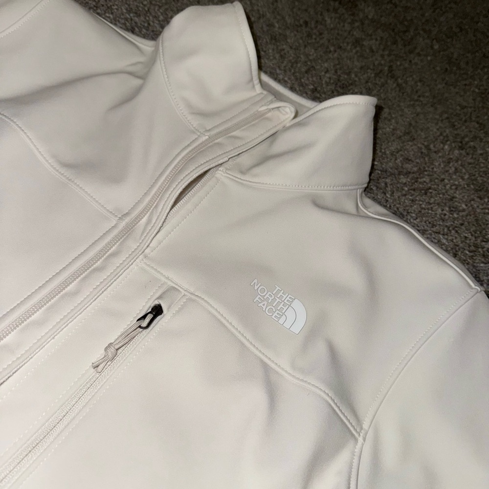 🛑❌🚫SOLD: The North Face Cream Softshell Jacket 🛑❌🚫